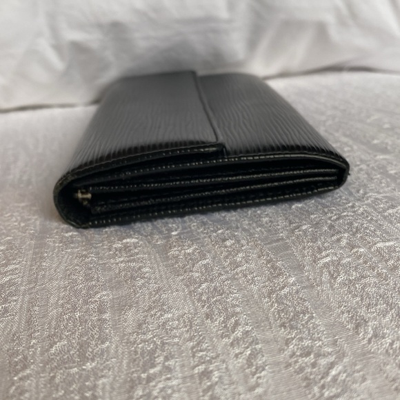 LV STUNNING Epi wallet - Picture 5 of 13